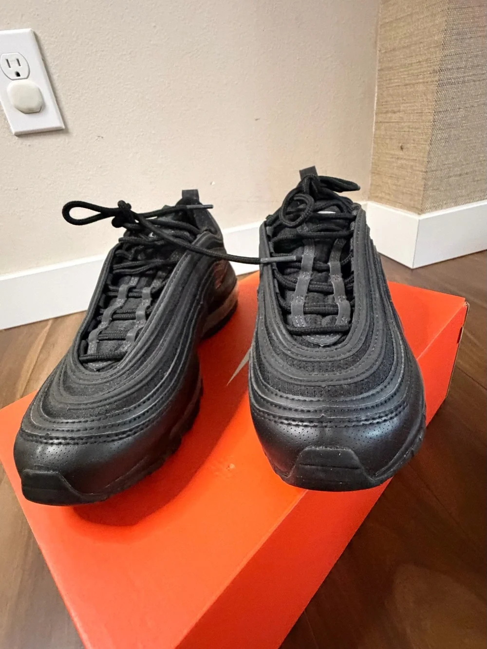 Nike streamlined air